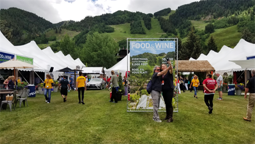 Selfi Aspen food and wine classic 497x280